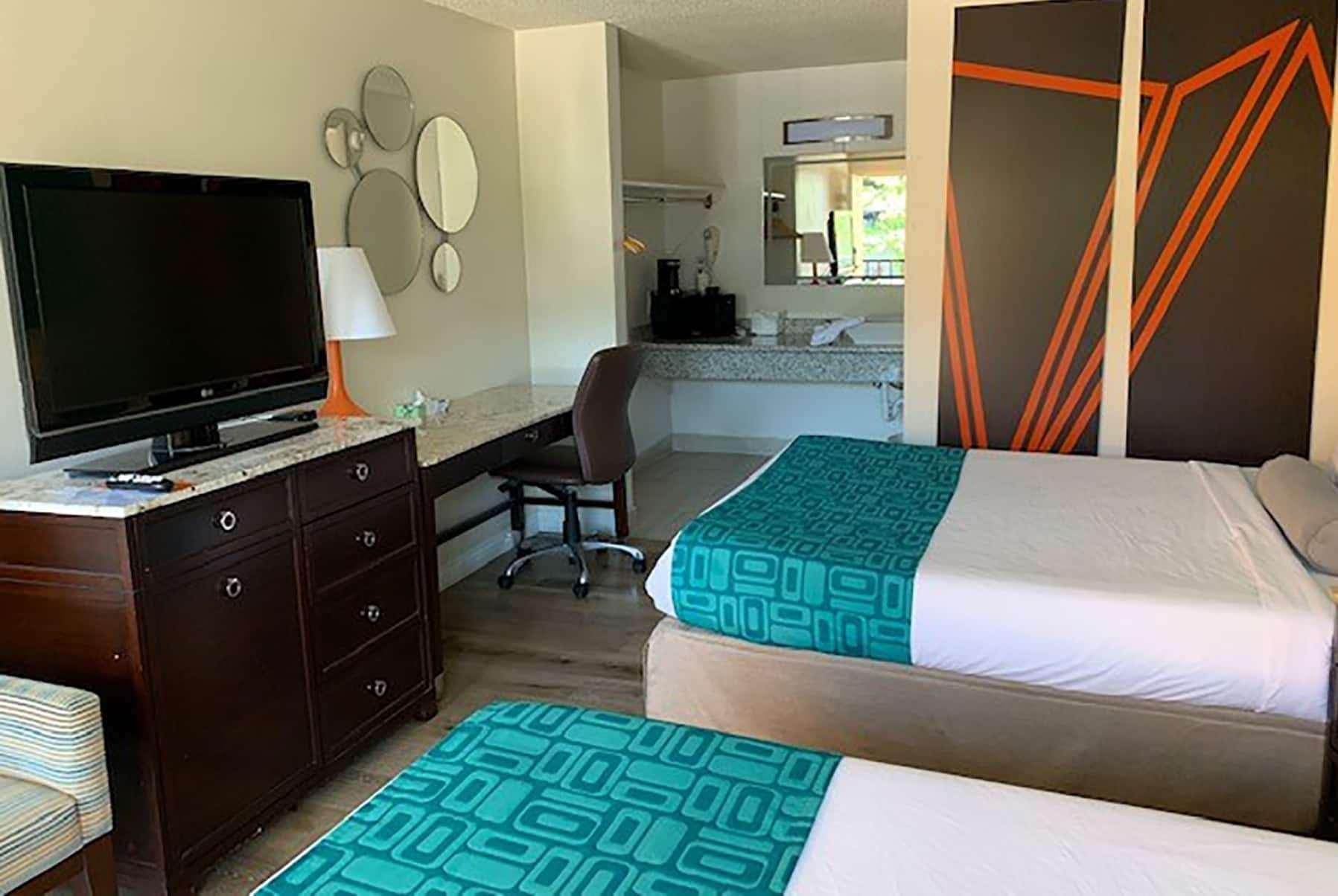 Howard Johnson By Wyndham Downtown Hotel