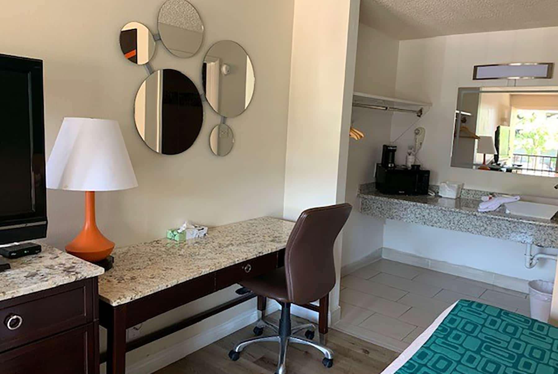 Howard Johnson By Wyndham Downtown Hotel 2*