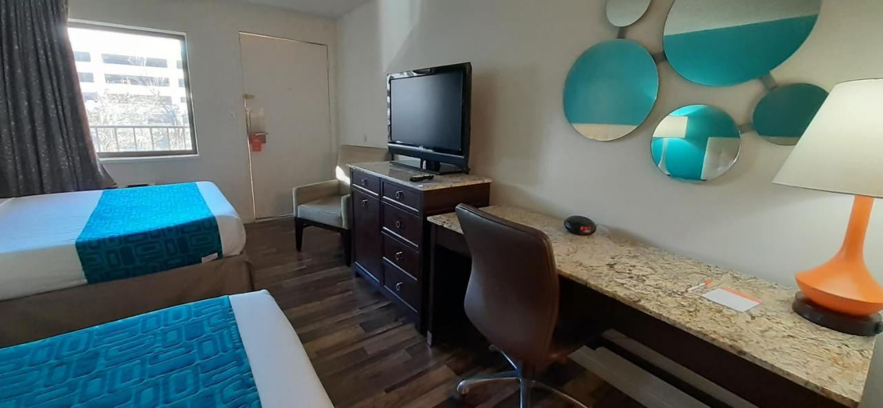 Hotel Howard Johnson By Wyndham Downtown 2*