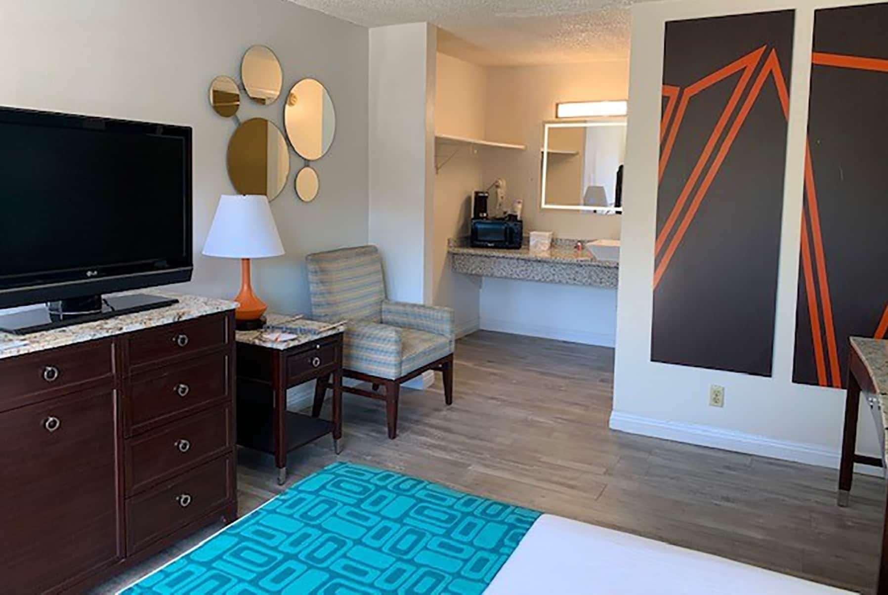 Howard Johnson By Wyndham Downtown 2*